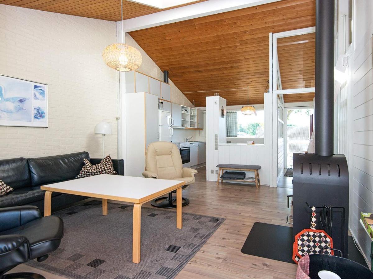 6 Person Holiday Home In Обенро Экстерьер фото